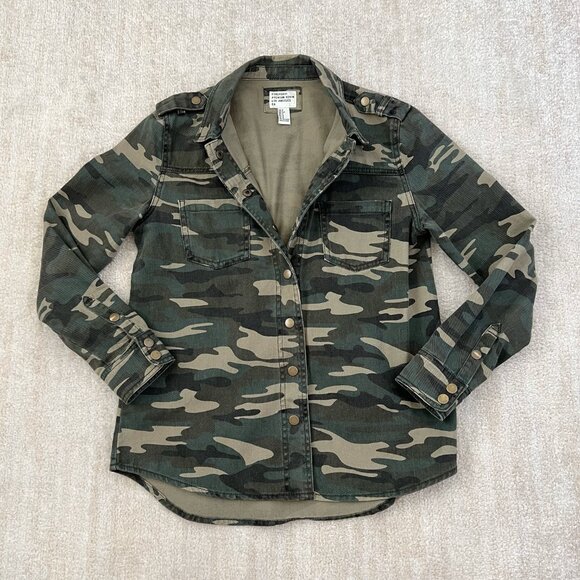 Forever 21 Camo Long Sleeve Denim Snap Shirt Jacket Shacket S - Picture 1 of 8